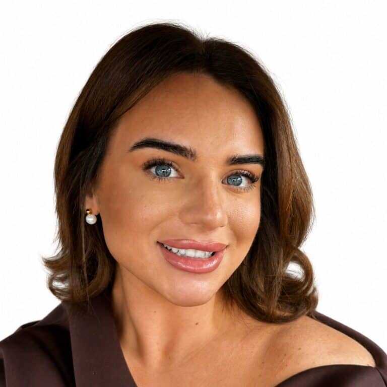 Emma Derome female bob brown hair and green eyes