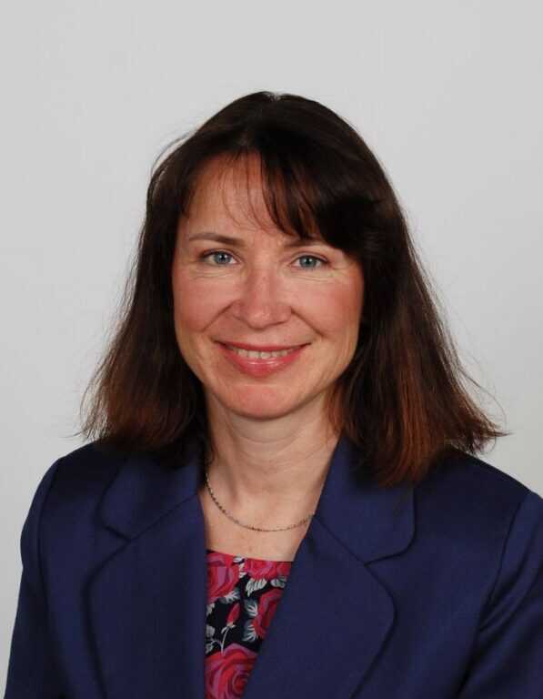 Iva Hendrych Specialist 700 900